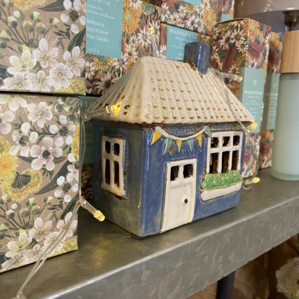 Cotswolds Cottage With Bunting Tea Light House - Image 2